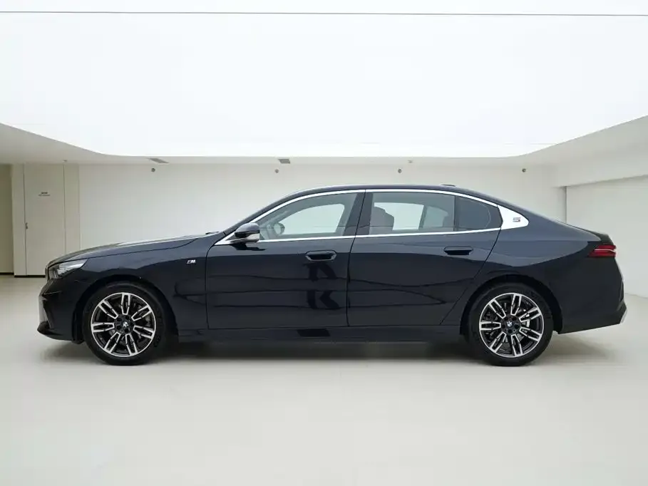 BMW 5 Series — фото 10
