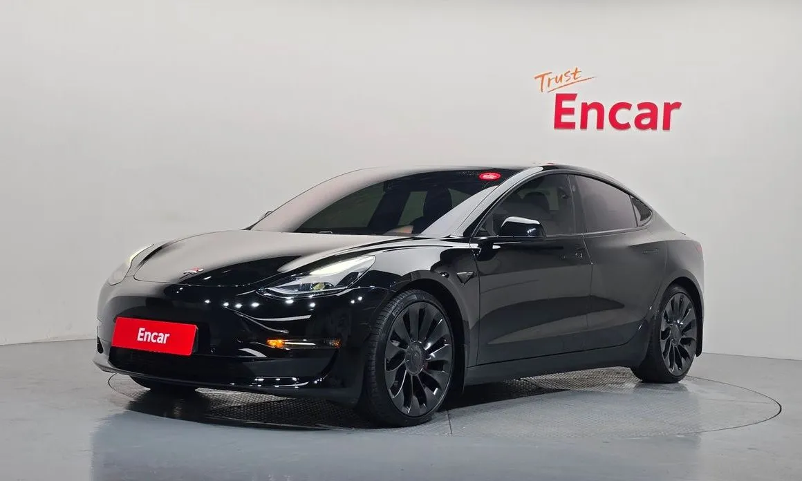Tesla Model 3 — фото 1