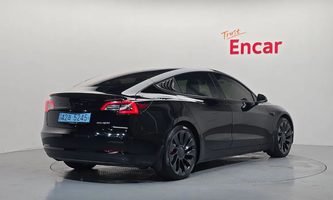 Tesla Model 3 — фото 5