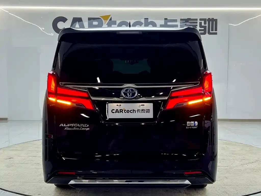 Toyota Alphard — фото 3