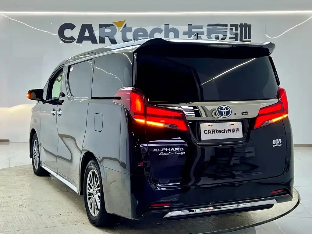 Toyota Alphard — фото 10