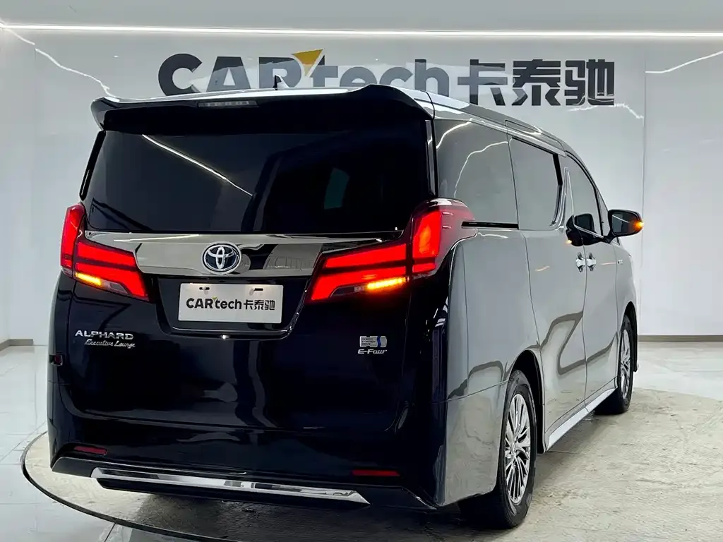 Toyota Alphard — фото 5
