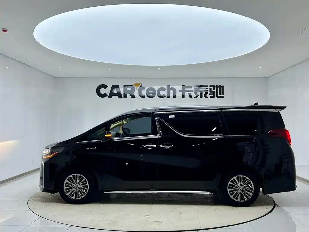 Toyota Alphard — фото 8