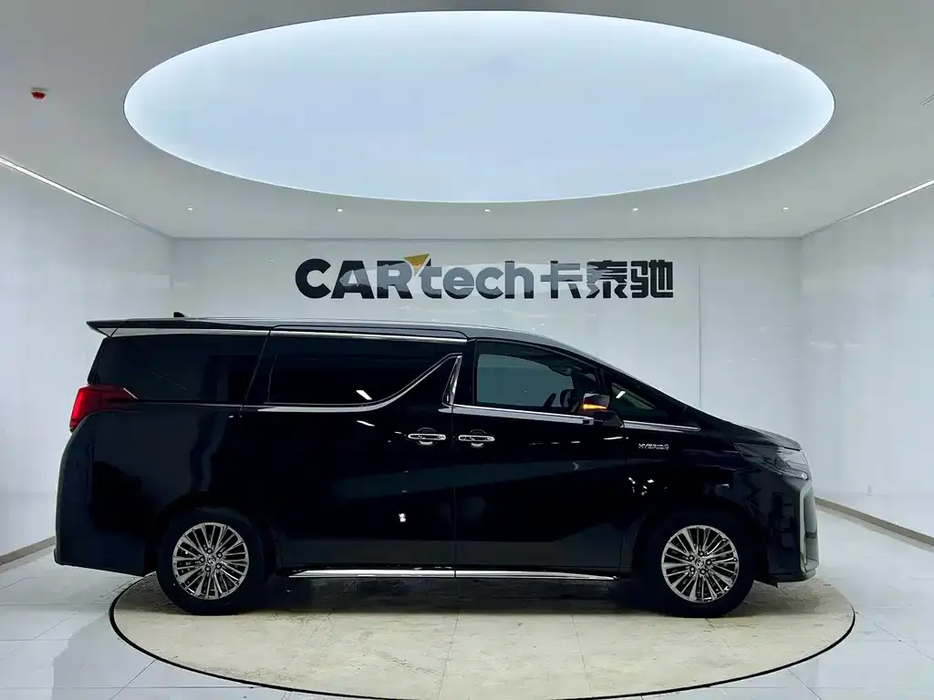 Toyota Alphard — фото 2