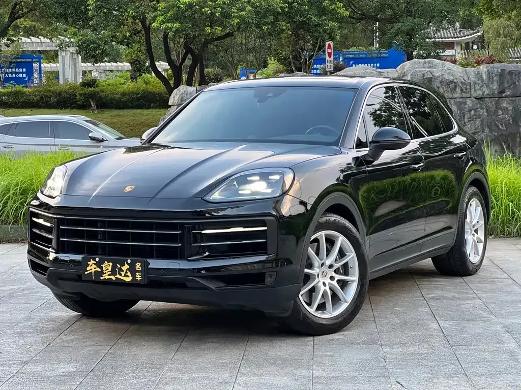 Porsche Cayenne — фото 1