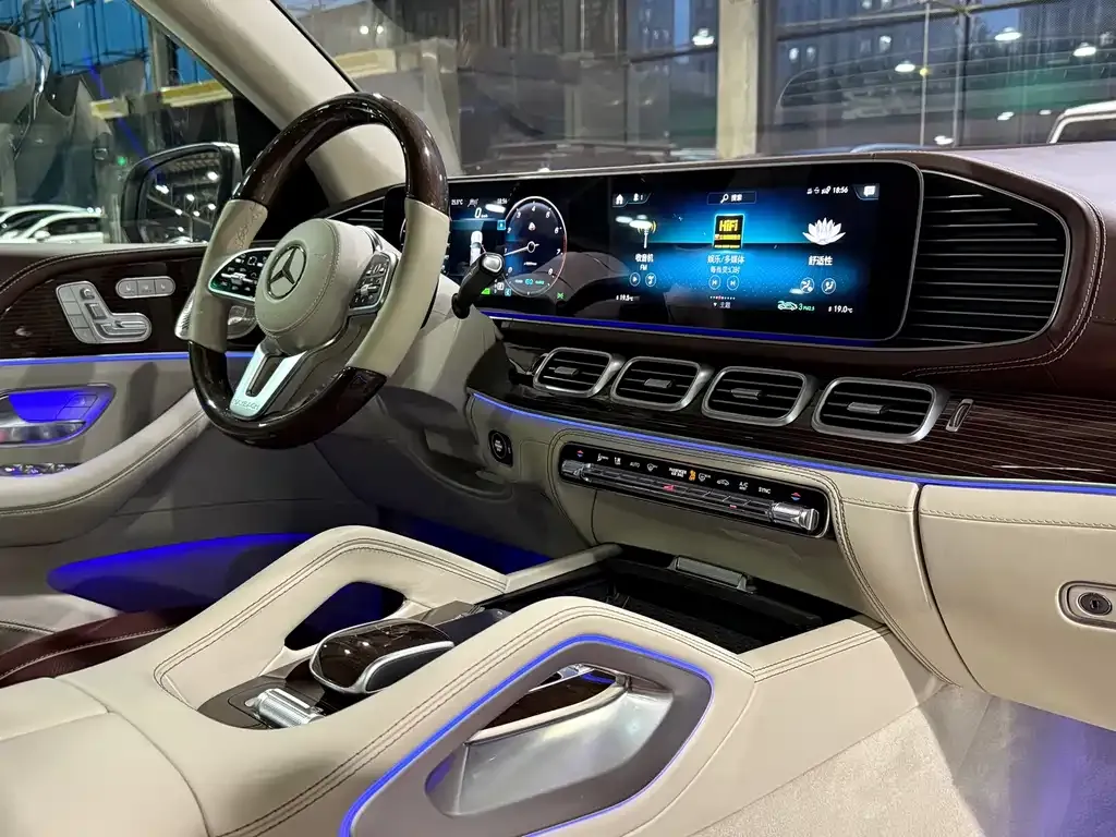 Mercedes-Benz GLS — фото 6