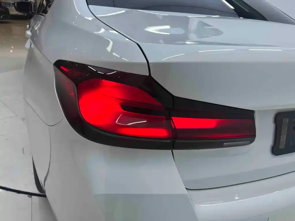 BMW 5 Series — фото 2