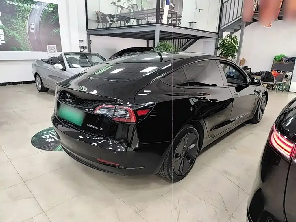 Tesla Model 3 — фото 10