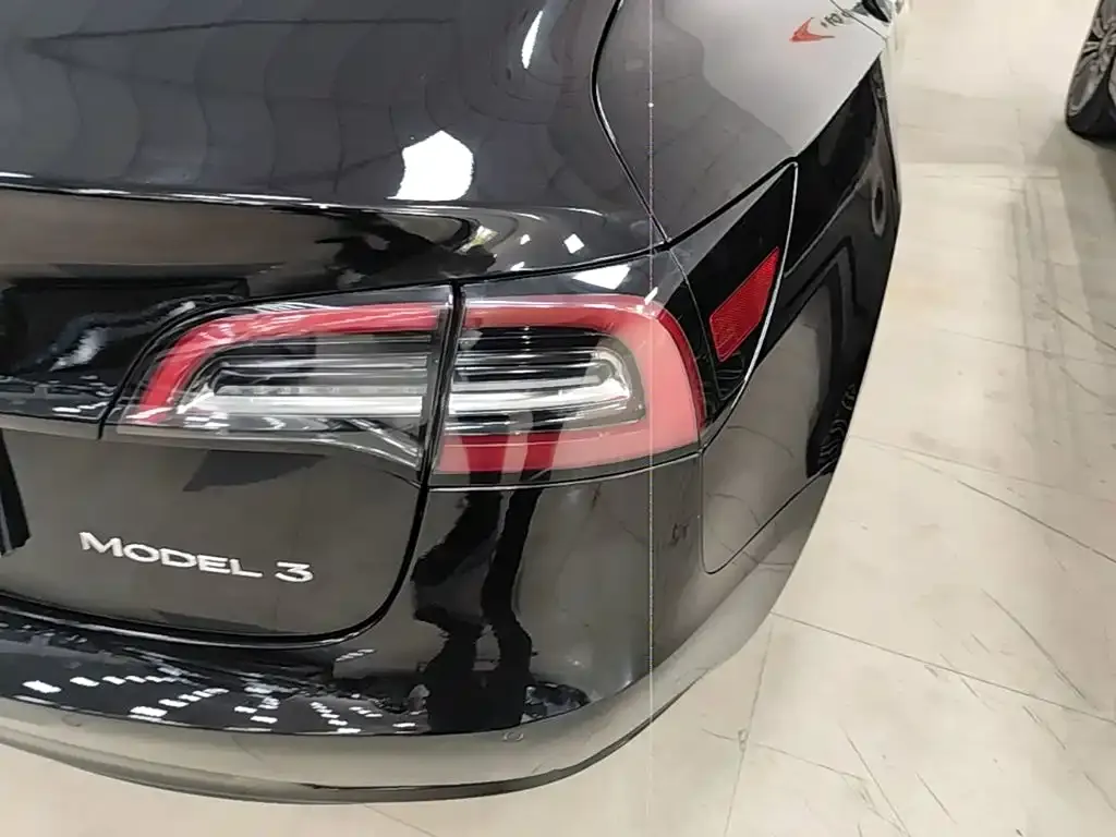 Tesla Model 3 — фото 8