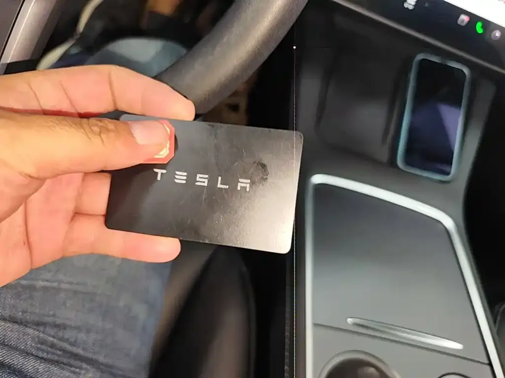 Tesla Model 3 — фото 4