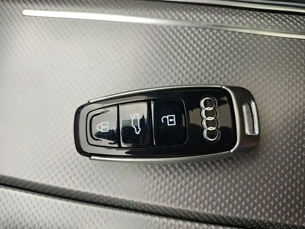 Audi A6L — фото 2