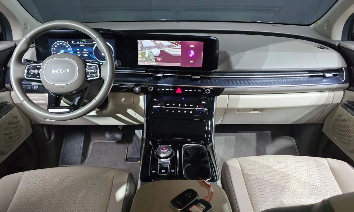 Kia Carnival — фото 10