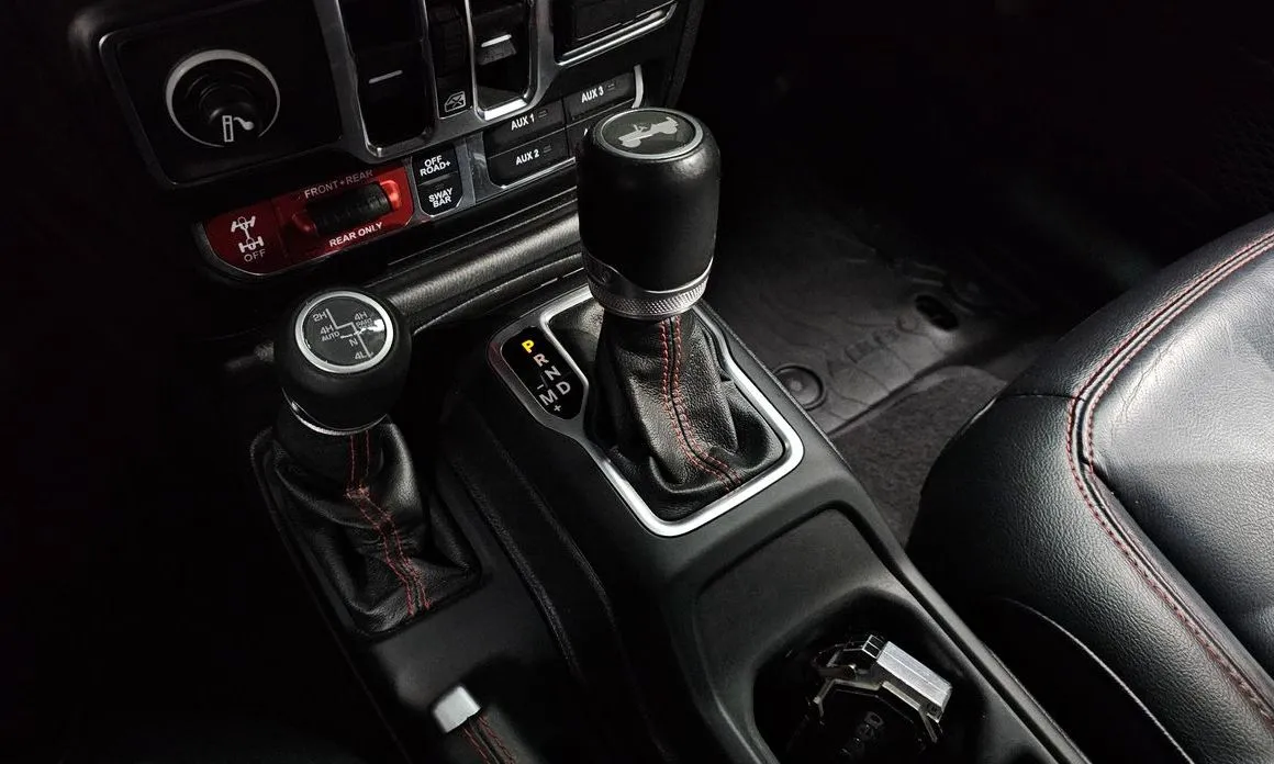 Jeep Wrangler — фото 10