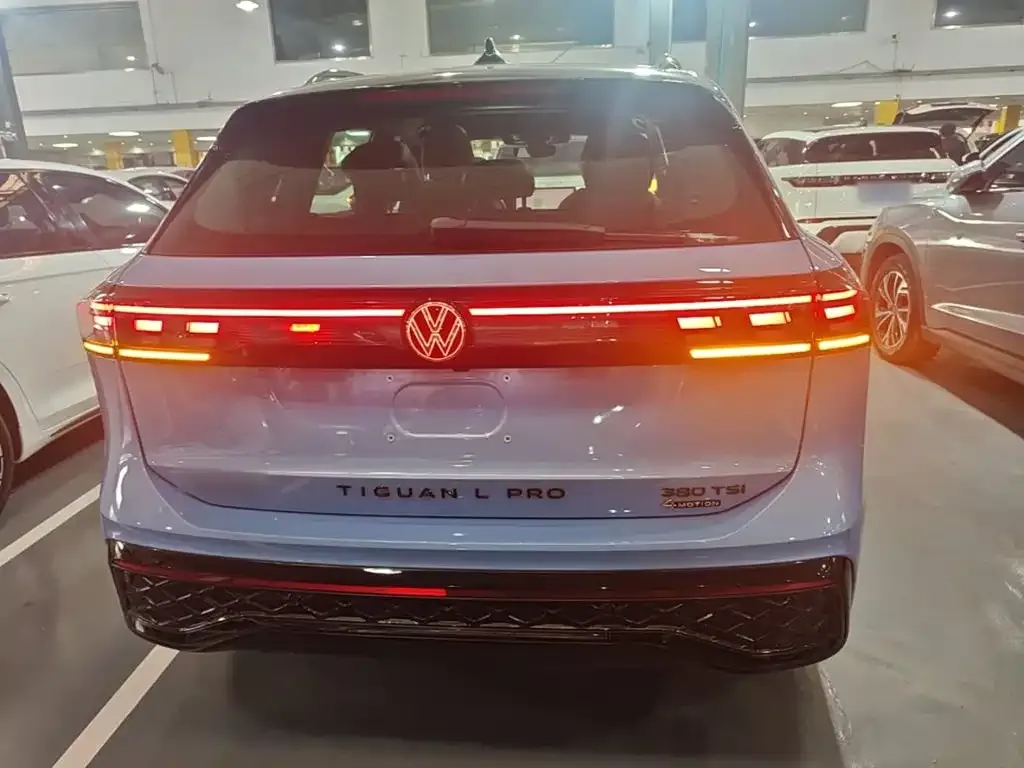 Volkswagen Tiguan L — фото 9