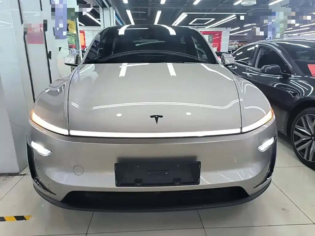 Tesla Model Y L — фото 4