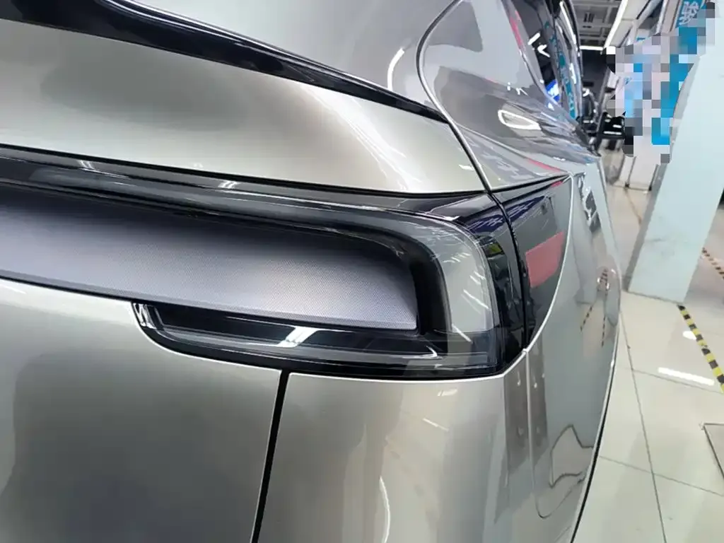 Tesla Model Y L — фото 2