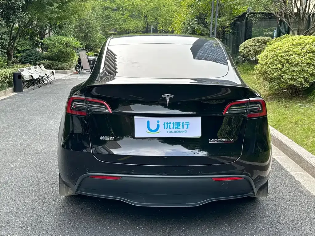 Tesla Model Y — фото 7