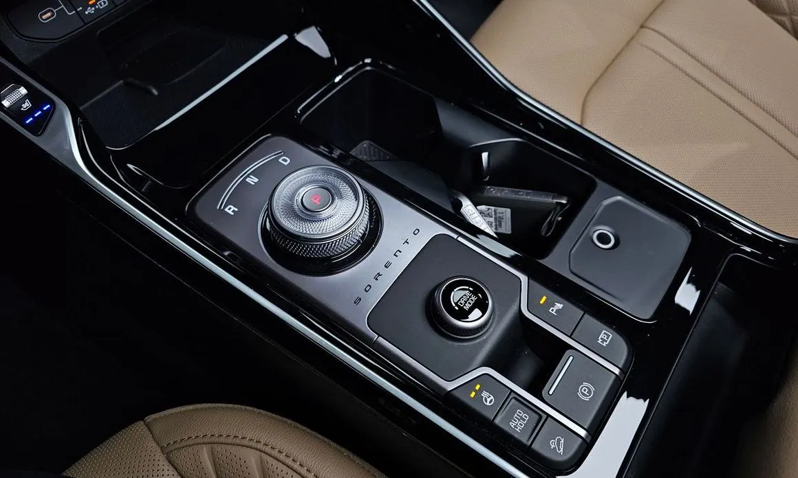 Kia Sorento — фото 10
