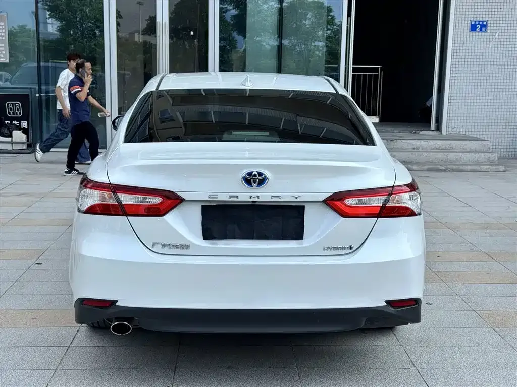Toyota Camry — фото 6