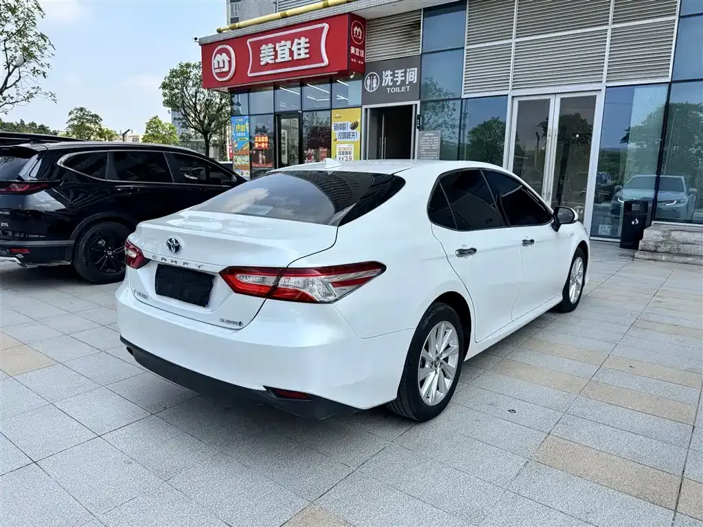 Toyota Camry — фото 9