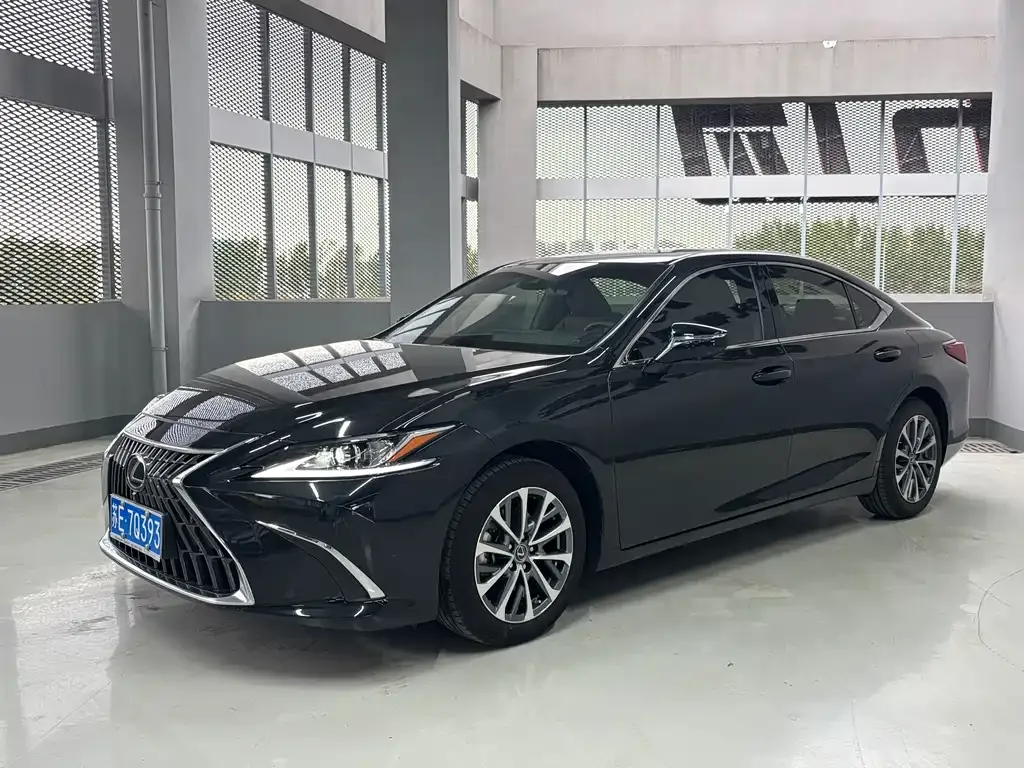 Lexus ES — фото 1