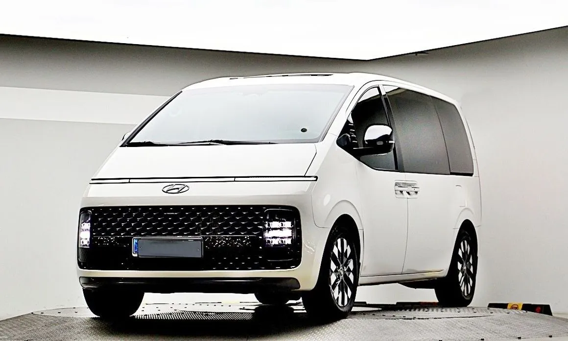 Hyundai Staria — фото 1
