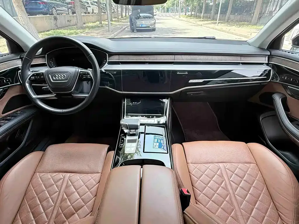 Audi A8 — фото 3
