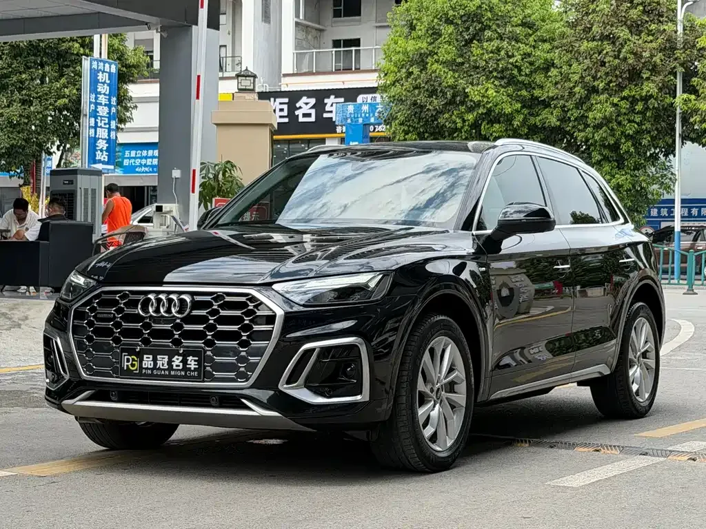 Audi Q5L — фото 1