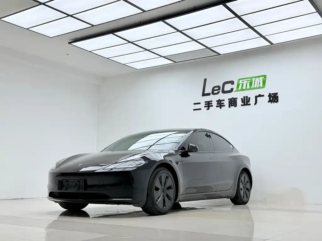 Tesla Model 3 — фото 1