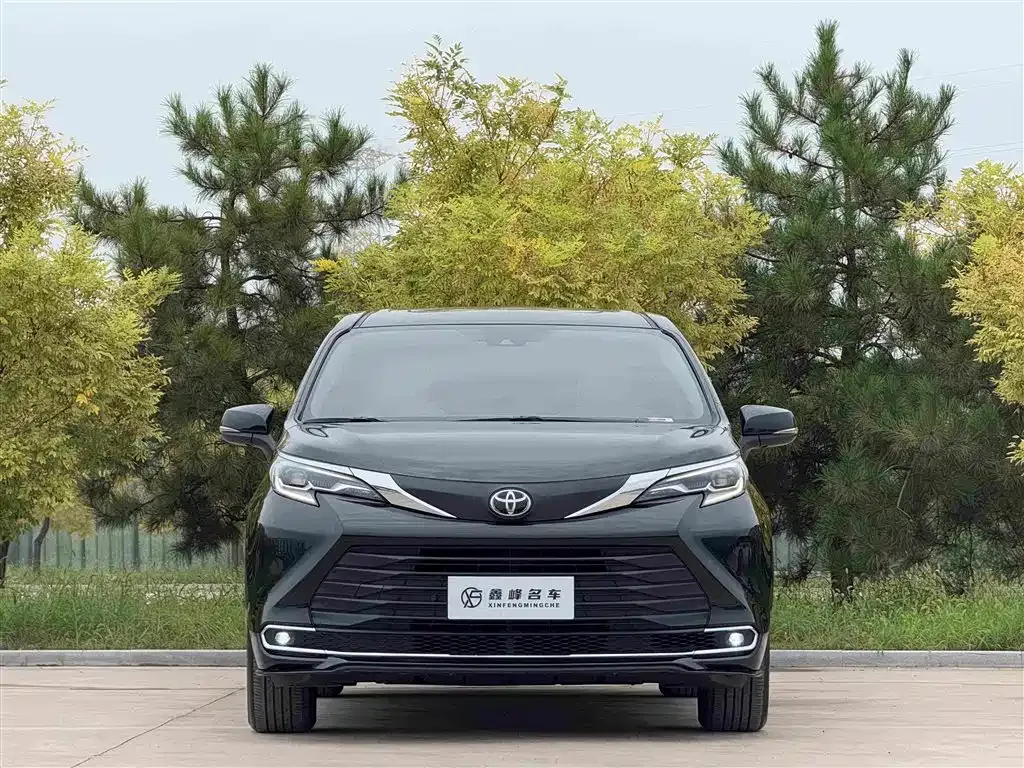 Toyota Sienna — фото 10