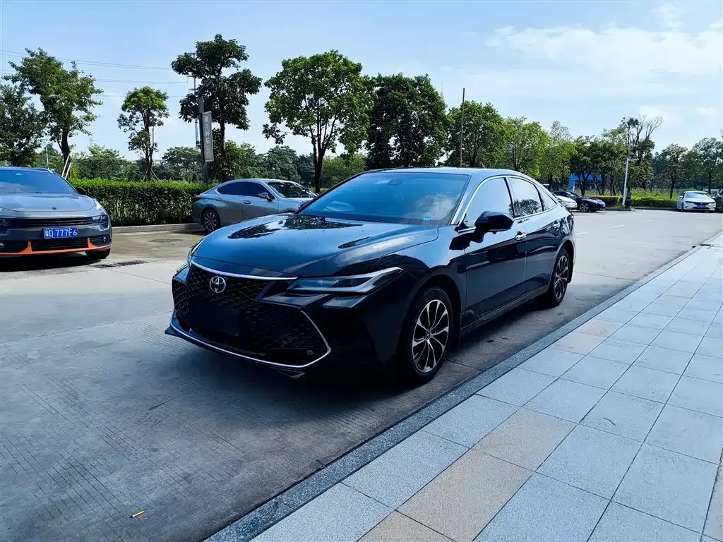 Toyota Avalon — фото 1