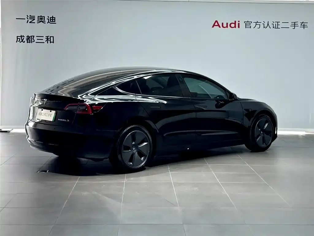 Tesla Model 3 — фото 6