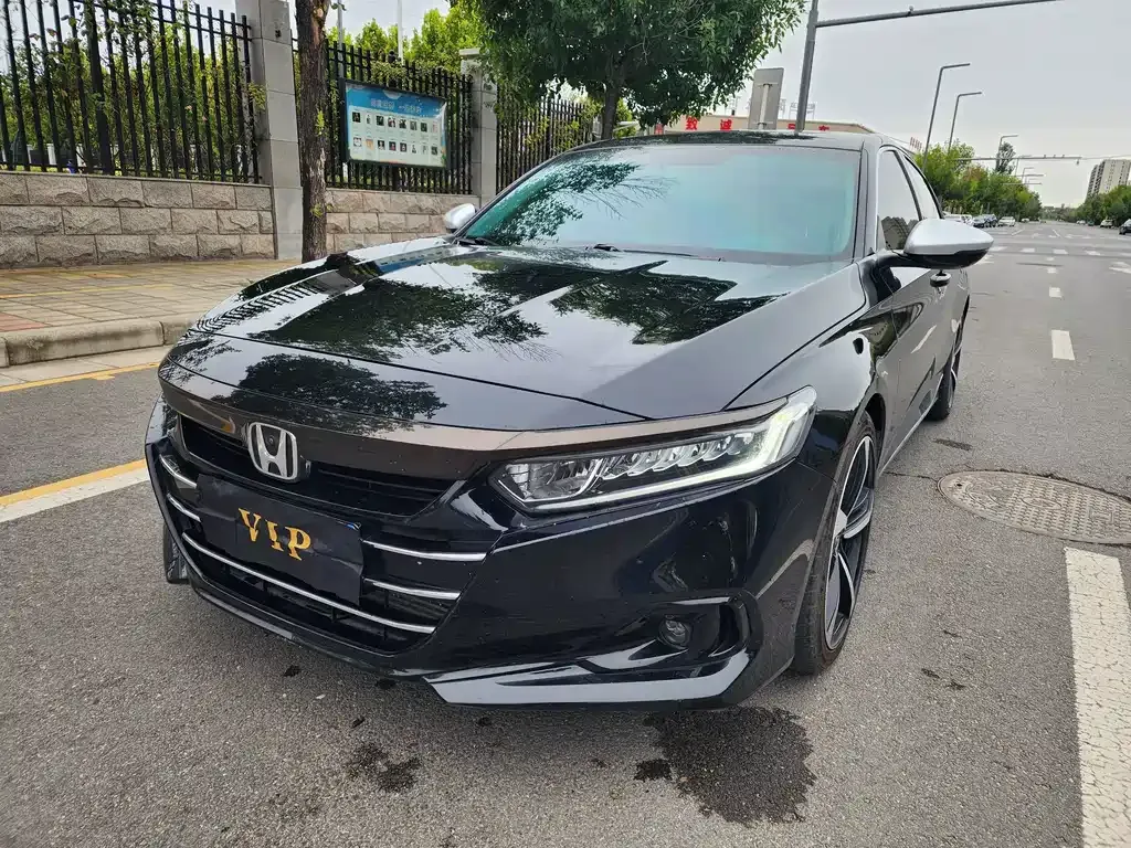 Honda Accord — фото 1