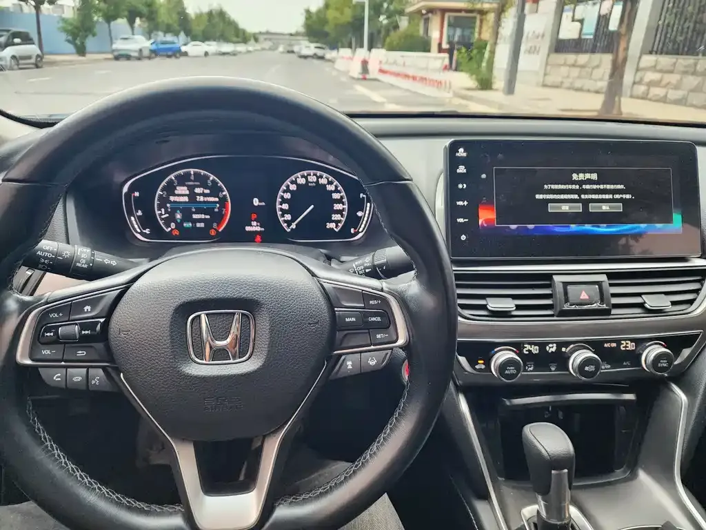 Honda Accord — фото 7