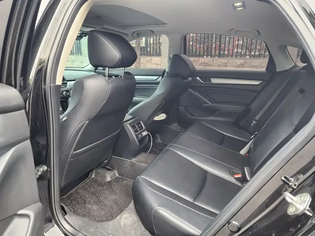 Honda Accord — фото 6