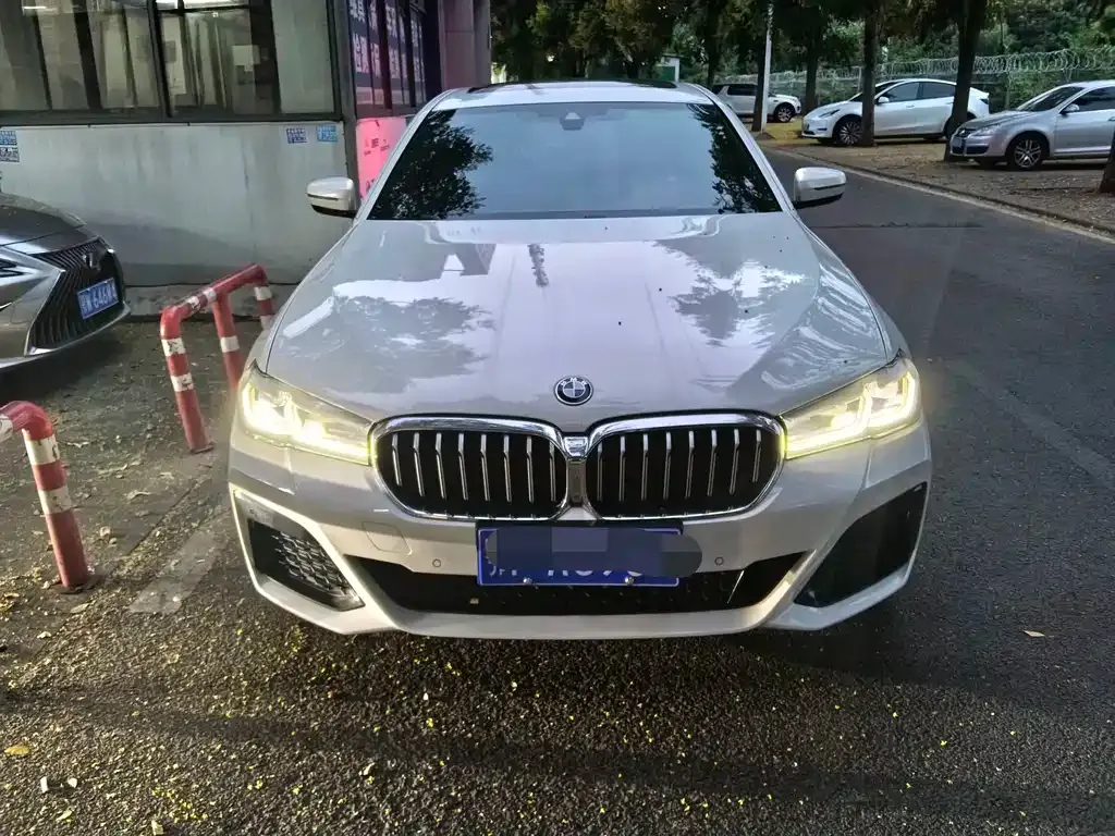 BMW 5 Series — фото 4