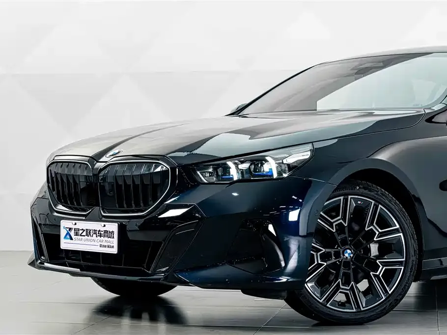 BMW 5 Series — фото 9