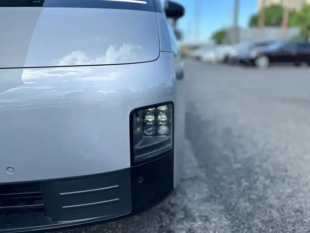 Li Auto MEGA — фото 6