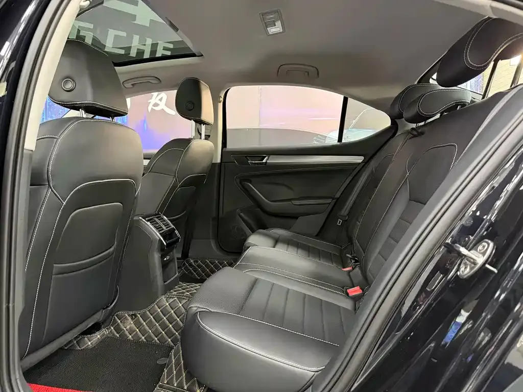 Skoda Superb — фото 7