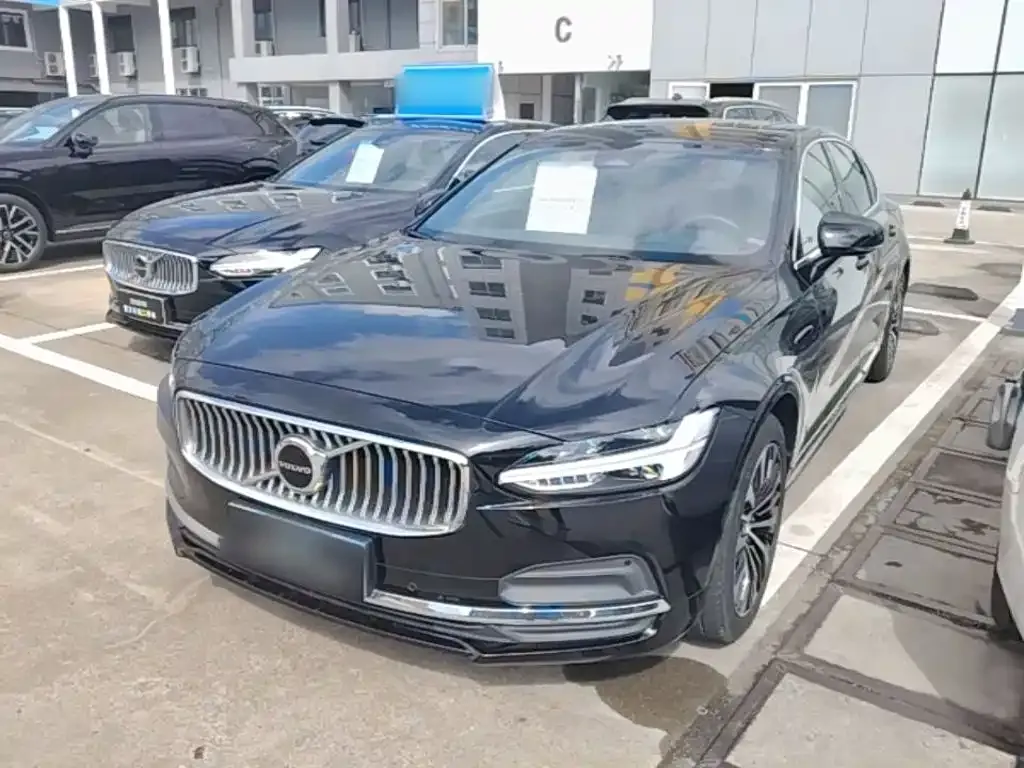Volvo S90 — фото 1