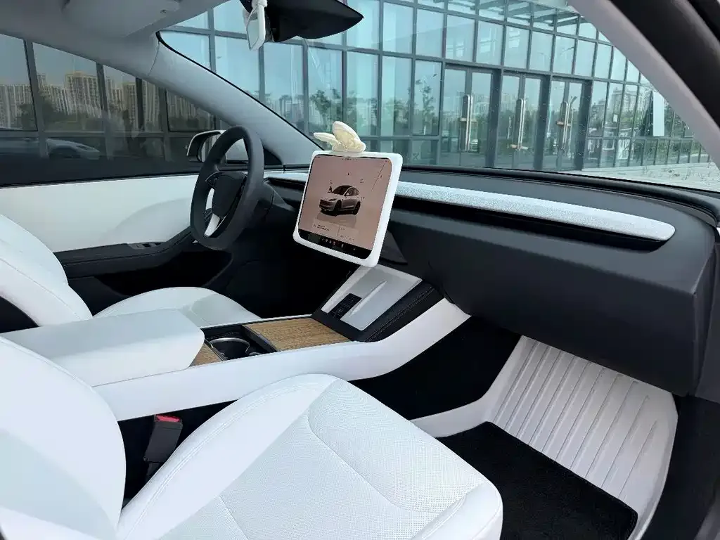 Tesla Model 3 — фото 7