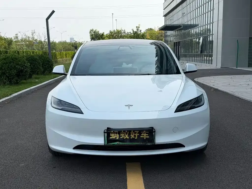Tesla Model 3 — фото 8