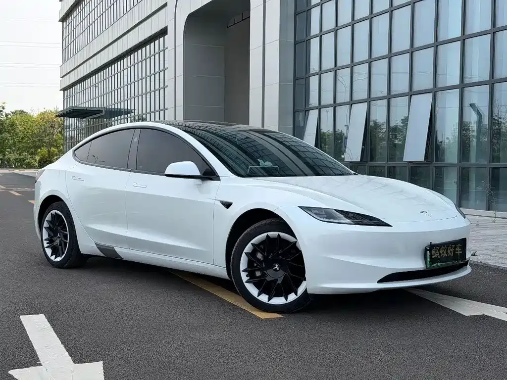 Tesla Model 3 — фото 10