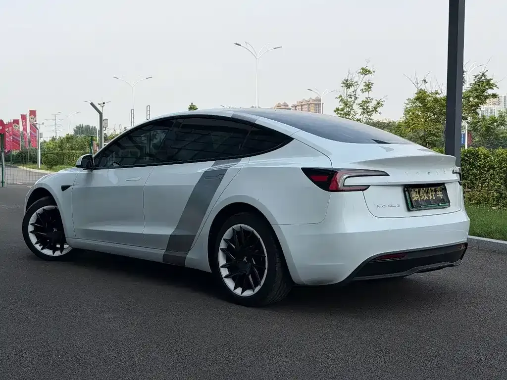 Tesla Model 3 — фото 6