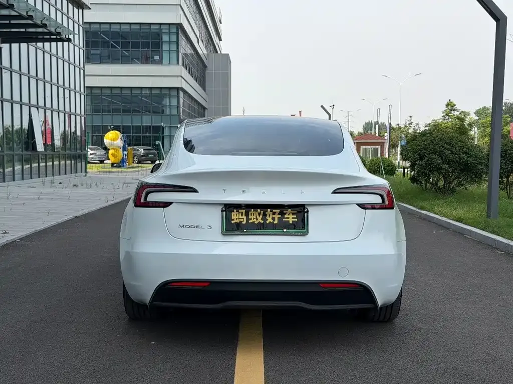Tesla Model 3 — фото 3