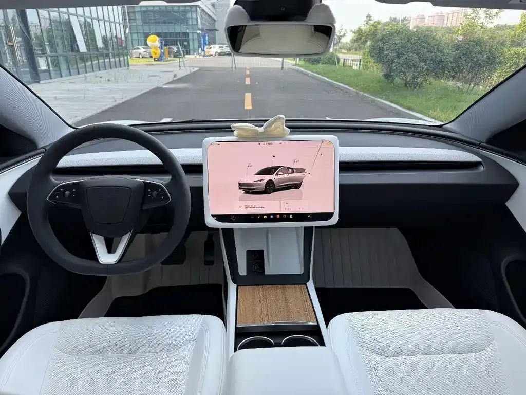 Tesla Model 3 — фото 4