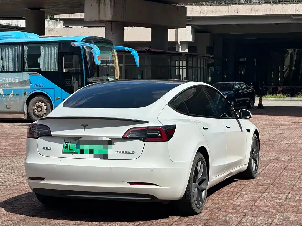 Tesla Model 3 — фото 5