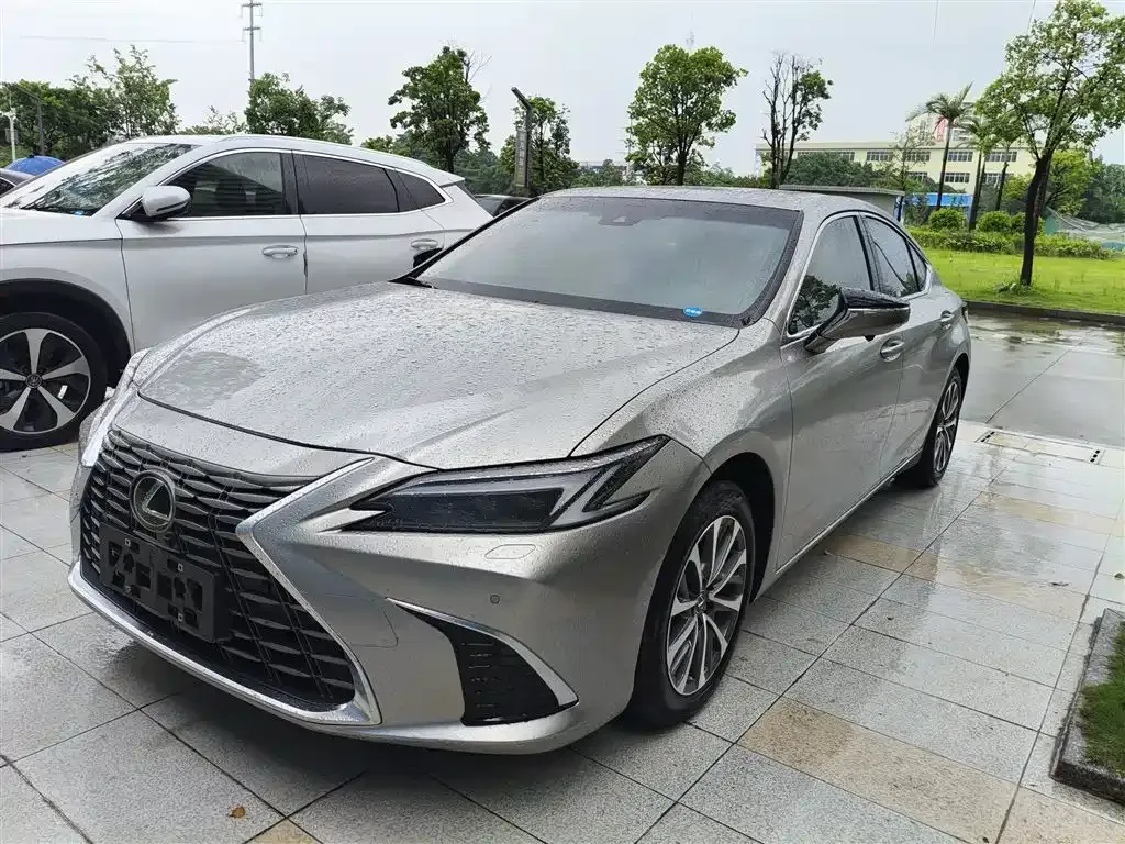 Lexus ES — фото 1