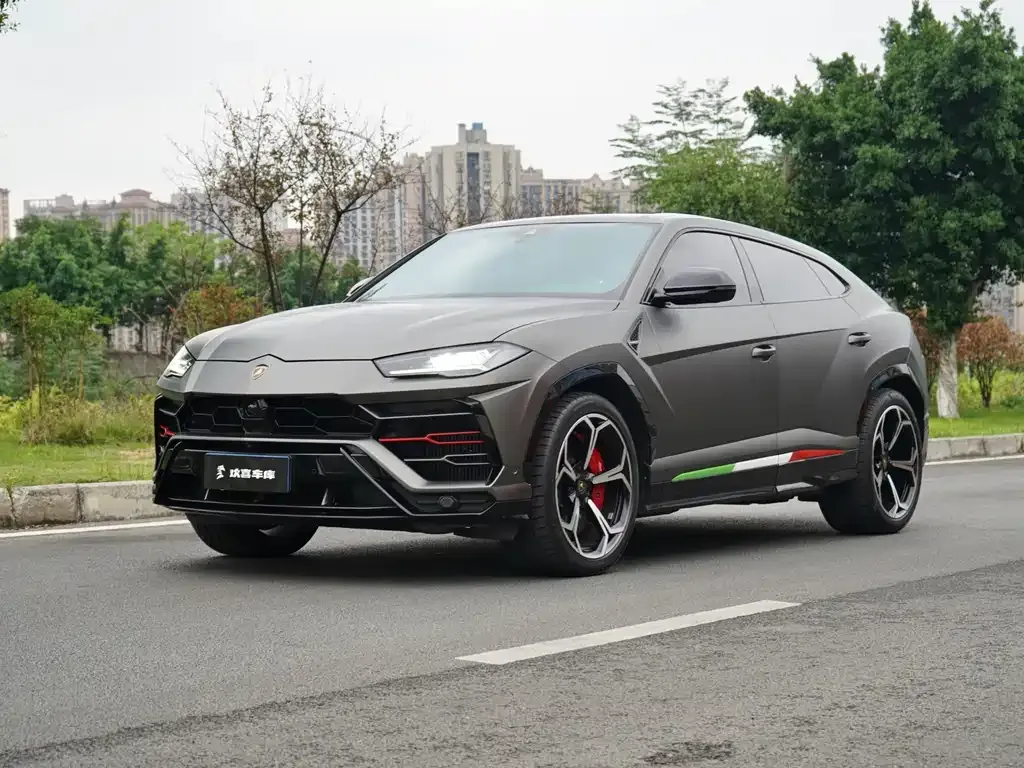Lamborghini Urus — фото 1
