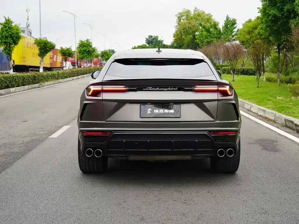 Lamborghini Urus — фото 8